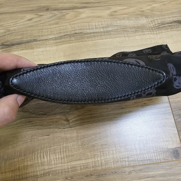 Alexander McQueen - Faithful De-Manta Skull Clutch - Picture 6 of 17